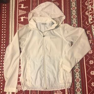 Size M. White Columbia rain coat.